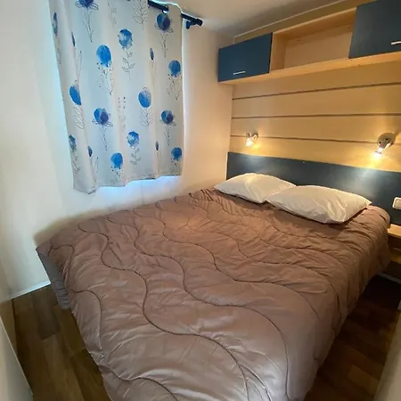 Le キャンプ場 4*